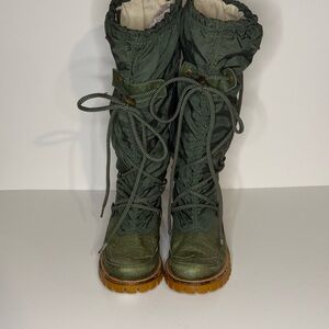 Hunter Amazonia Boots for Women in Green Size 6 Waterproof